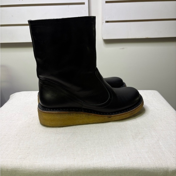 Swedish Hasbeens Black Leather Winter Boots with Crepe Sole - Picture 8 of 11